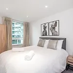 Central 2 Bed With Large Terrace