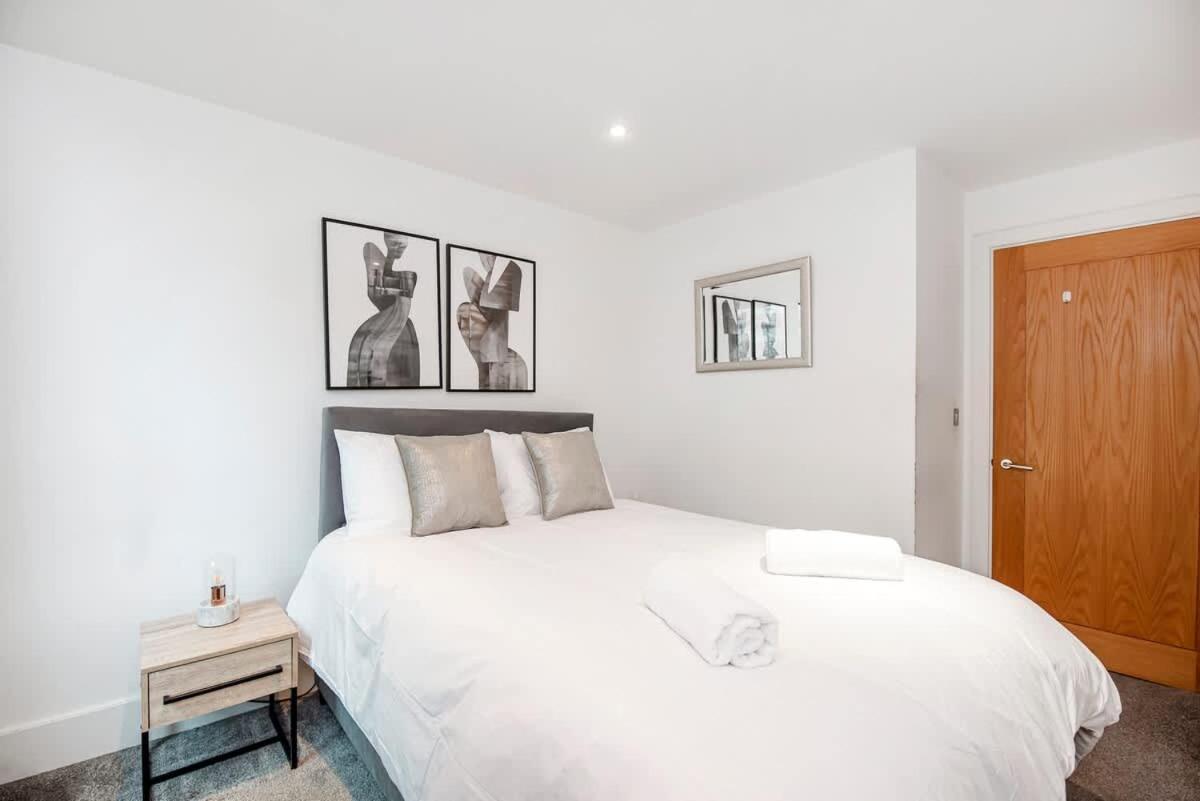 Apartment 2 Bed With Large Terrace *