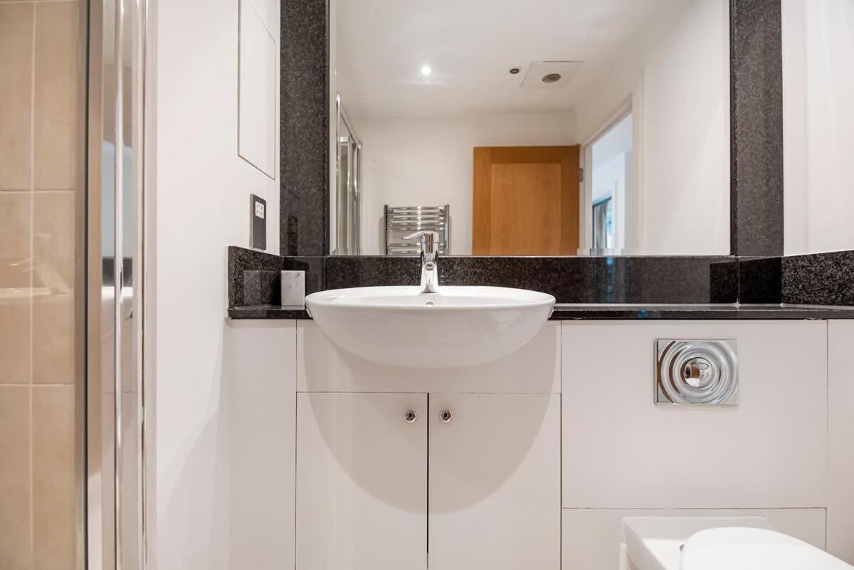 2 Bed With Large Terrace * London
