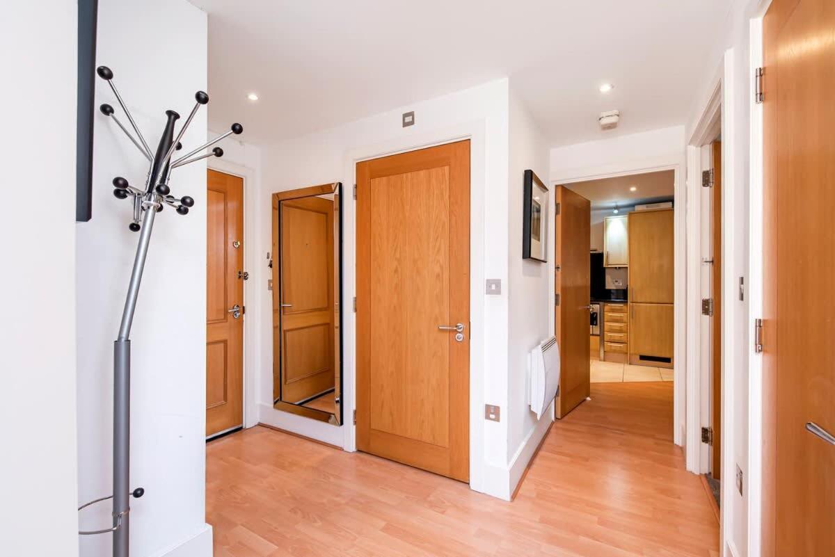 2 Bed With Large Terrace Apartment *